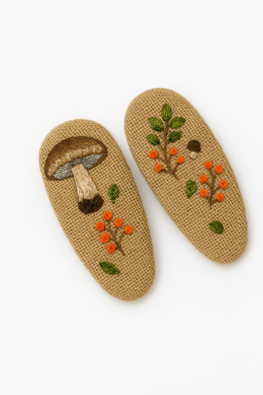 ozdoby do włosów dla dzieci Komplet spinek ręcznie wyszywanych Grzybek