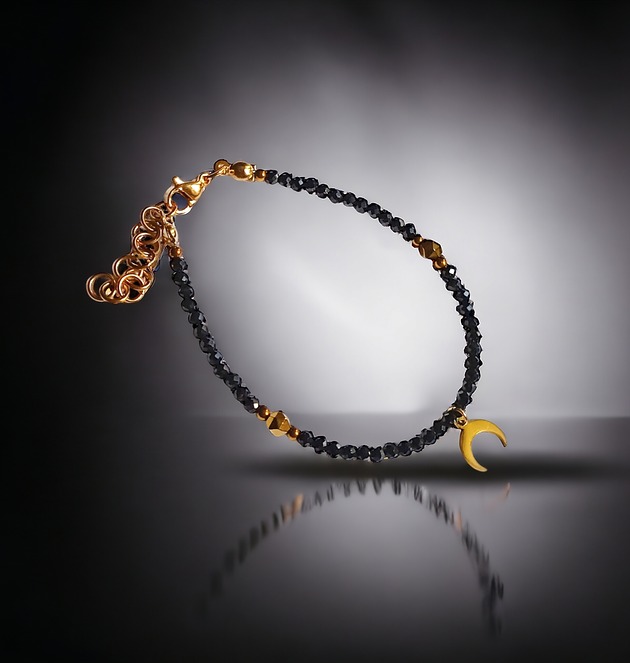 bransoletki z kamieni naturalnych Ochronna bransoletka : lunula & czarny turmalin w pudełku jubilerskim