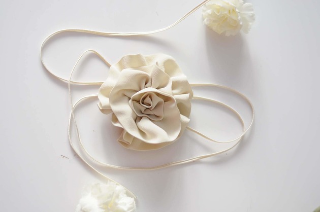 chokery Jedwabny  jasnobeżowy choker