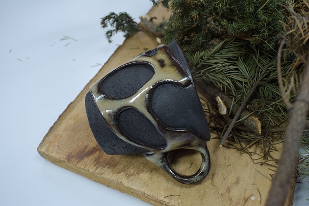 kubki OTULANiE_kubek ceramiczny_mleczna czerń