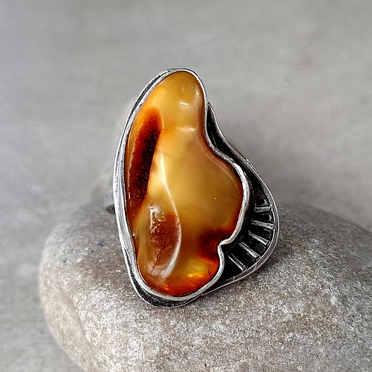 pierścionki srebrne Bigtofi srebrny pierścionek z bursztynem