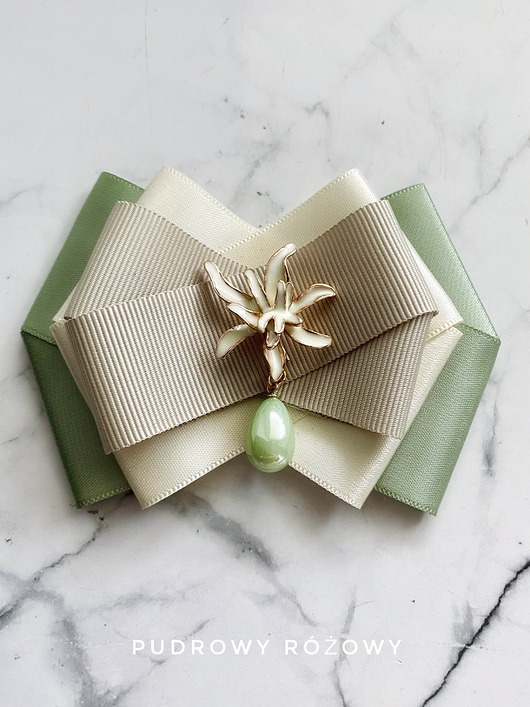 broszki Brosza z Kwiatem i zieloną perłą Nowość