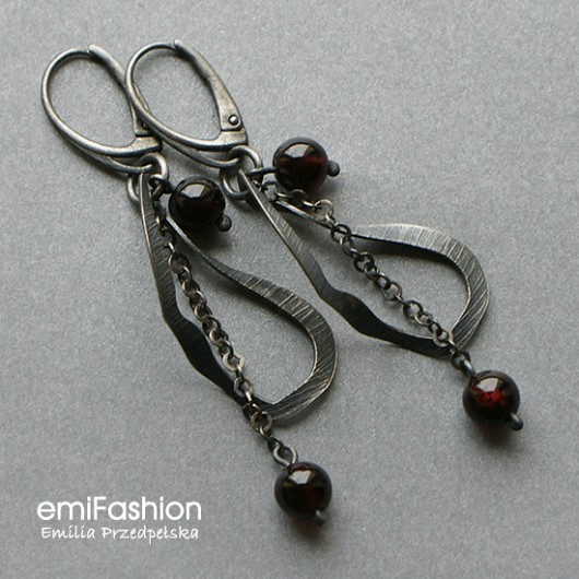 Granat w oksydowanym srebrze MAREMI Jewelry