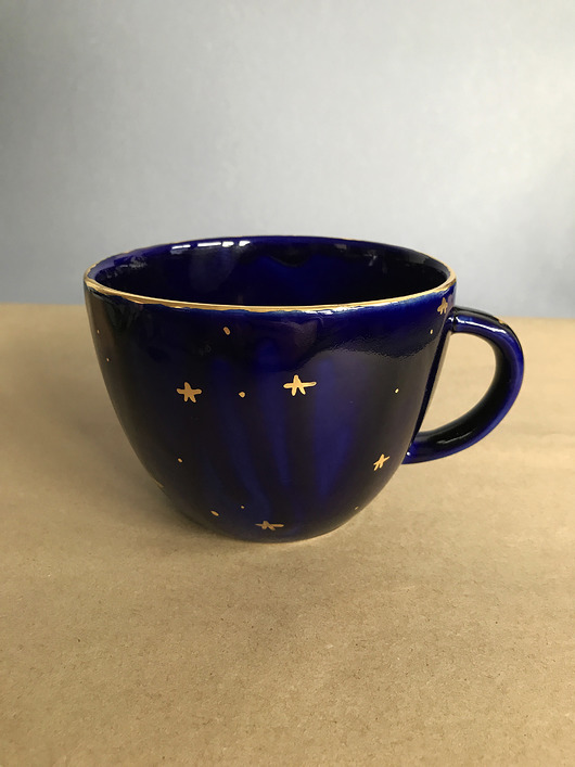 Ceramiczny duży kubek w kolorze granatowym ELEMTHEBRAND