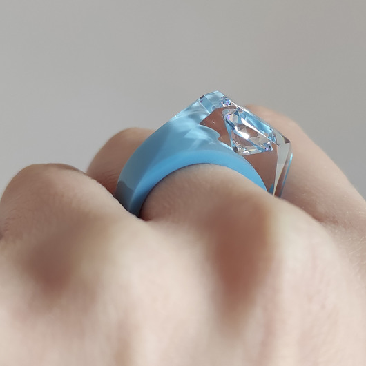 pierścionek z żywicy Niebieski pierścionek z cyrkonią