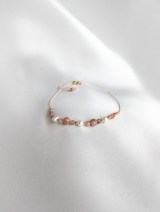 bransoletki z kamieni naturalnych Słoneczna bransoletka z perłami i jedwabiem