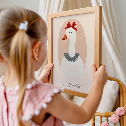 obrazy i plakaty do pokoju dziecięcego Plakat Gąska Maja - Plakaty Na Ścianę Dla Dzieci