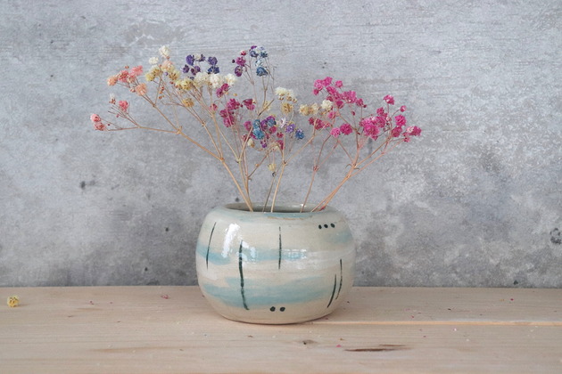 wazony Mały wazonik ceramiczny