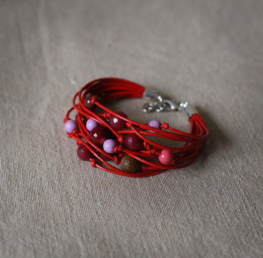 bransoletki na sznurku Bransoletka boho z koralików i rzemieni