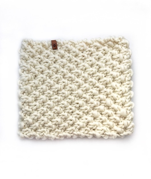 Biały wełniany komin Winterfell Holy Alpaca Knit