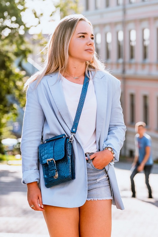 torebki mini Skórzana torebka etui na telefon niebieska - Pheobe