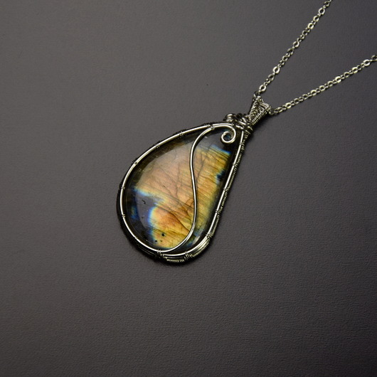 wisiory Wisiorek ze złotym labradorytem wire wrapping