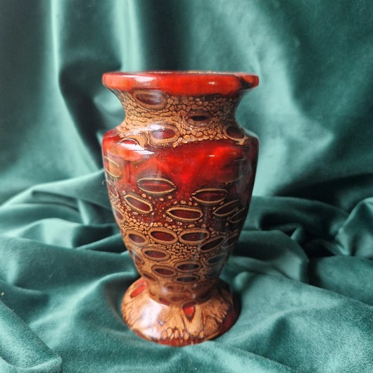 wazony Czerwony wazon z żywicy epoksydowej z nasiennikiem Banksia