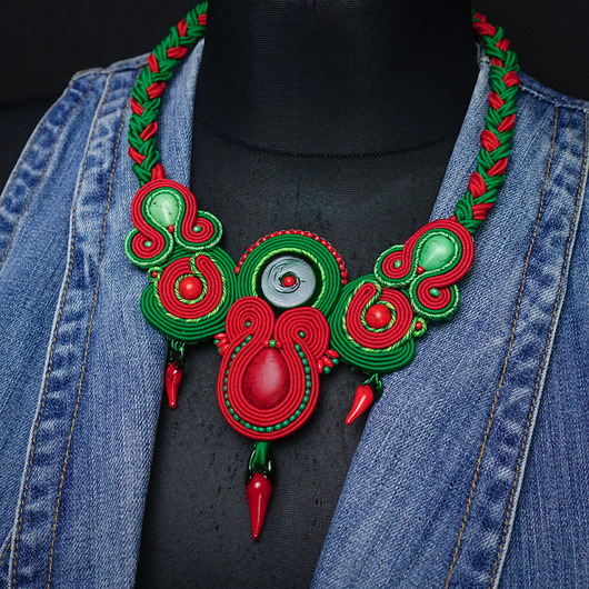 kolie Red Hot Chili- naszyjnik soutache