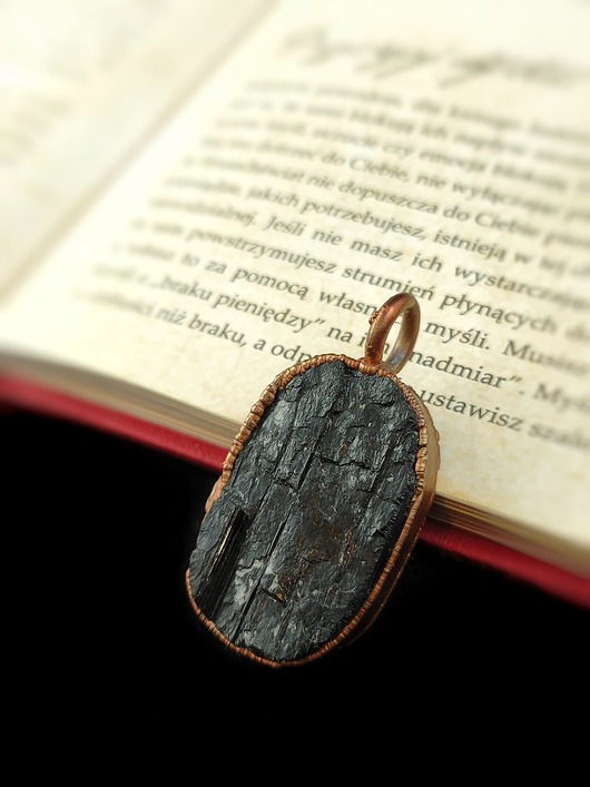 wisiory Turmalinowa Tarcza II wisior miedziany z czarnym turmalinem