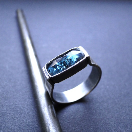 pierścionki srebrne Pierścień Morski kianit 002