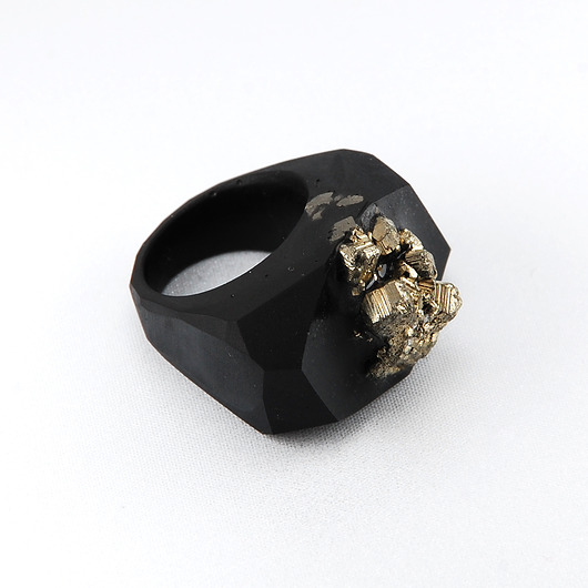 pierścionek z żywicy Pierścień z pirytem