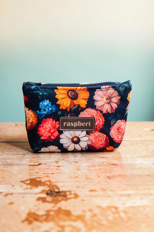 pokrowce i etui - na klucze Etui na klucze z czarnego weluru w kolorowe kwiaty handmade