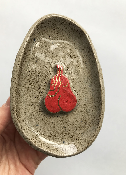Ceramiczny talerzyk z czerwoną Panią ELEMTHEBRAND