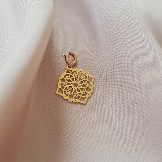 złote naszyjniki Ażurowa złota zawieszka