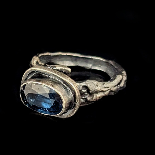 pierścionki srebrne Pierścionek srebrna gałązka z kyanitem