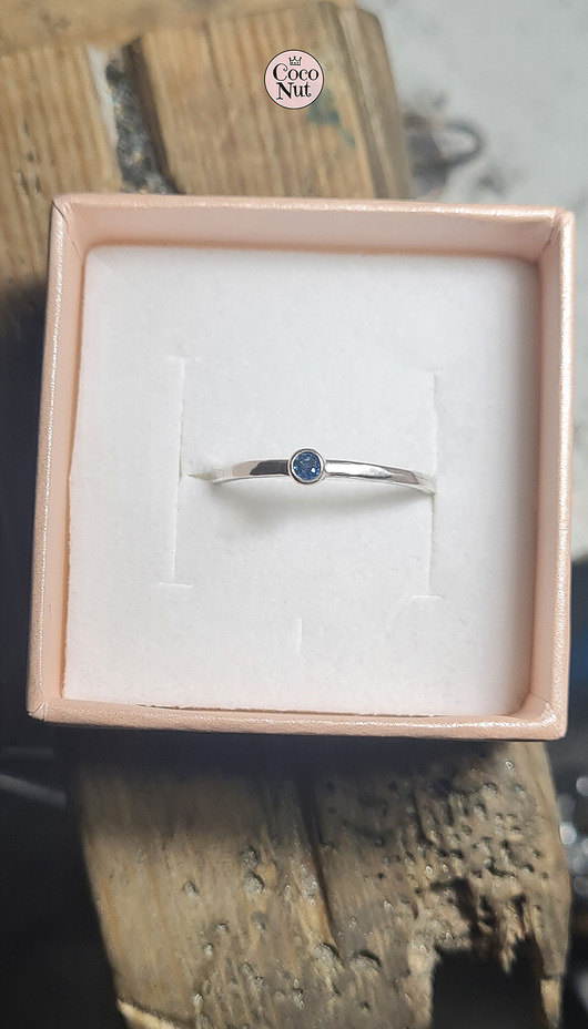 pierścionki zaręczynowe Pierścionek z szafirem na wymiar - srebro