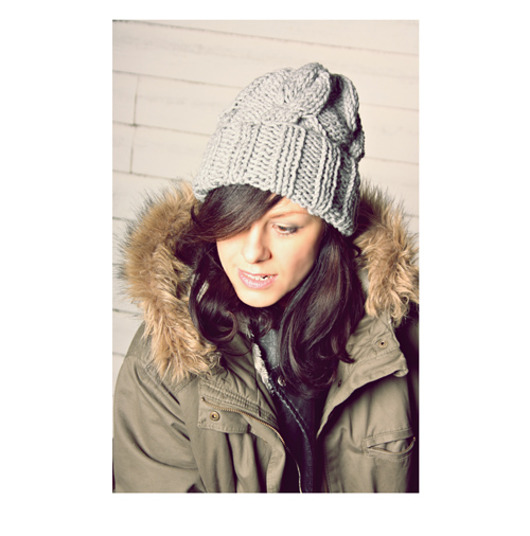 Szara czapka beanie hand made  z wełną Mademoiselle Patrini