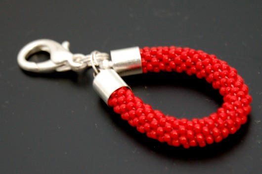Koralikowy breloczek do kluczy czerwony MadeByInati