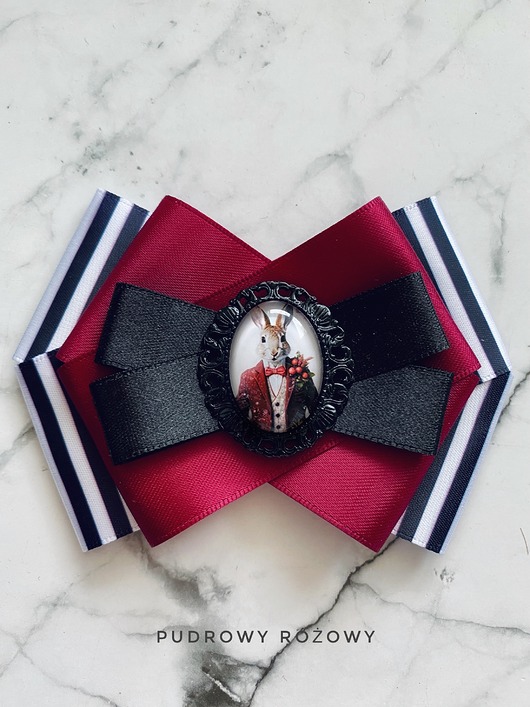 broszki Brosza z Zającem  zamkniętym  pod kaboszonem NEW