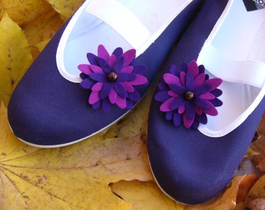 Fioletowa dalia (buty + broszki) Czarna Biedronka