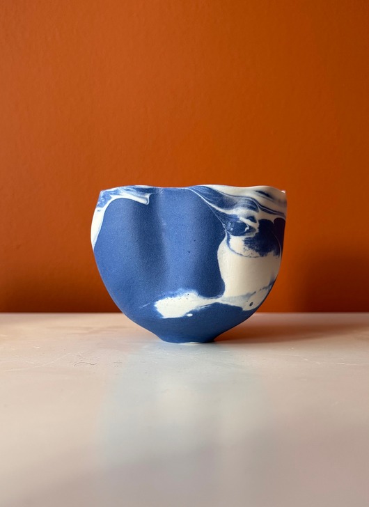 kubki i filiżanki Czarka biało niebieska Może morze