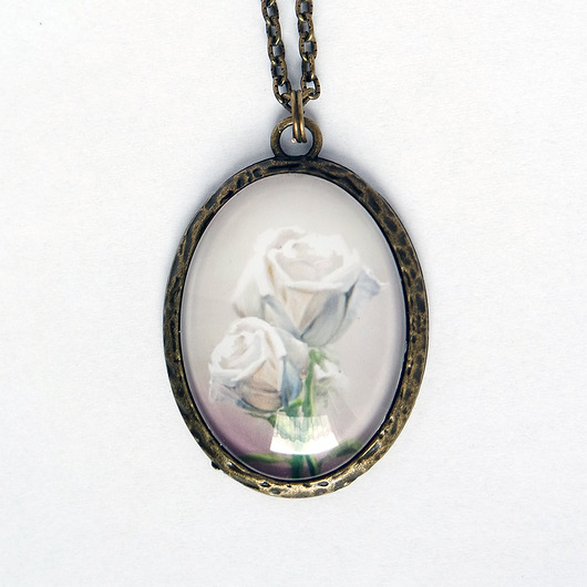 wisiory Medalion - Kremowe róże - owalny, retro