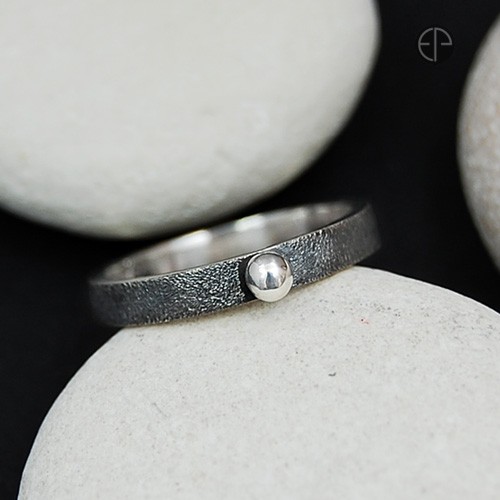 Piaskowana czarna z kuleczką ' rozm. 12 MAREMI Jewelry