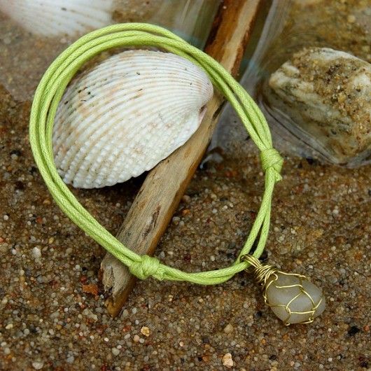 Sea - kamień opleciony w zieleni SHEandHE