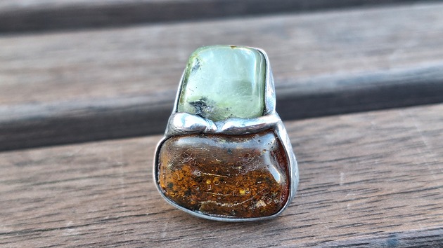 pierścionki - różne Prenit z bursztynem - pierścionek regulowany