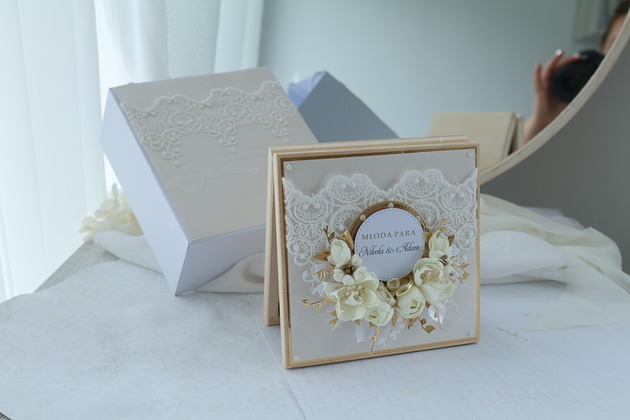 zaproszenia i kartki na ślub Elegancka i personalizowana kartka ślubna - z życzeniami i torebką