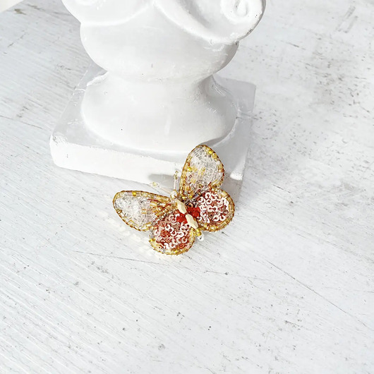 broszki Broszka MOTYL 11 ręcznie haftowana przypinka ćma owady