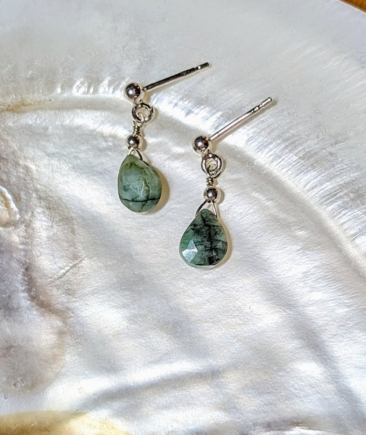 kolczyki srebrne Kolczyki srebrne ze szmaragdami