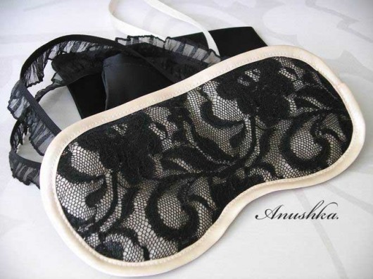 Nude and lace ANUSHKA
