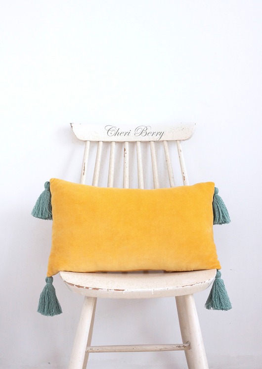 poduszki gładkie Poduszka welurowa z dekoracyjnymi chwostami vintage