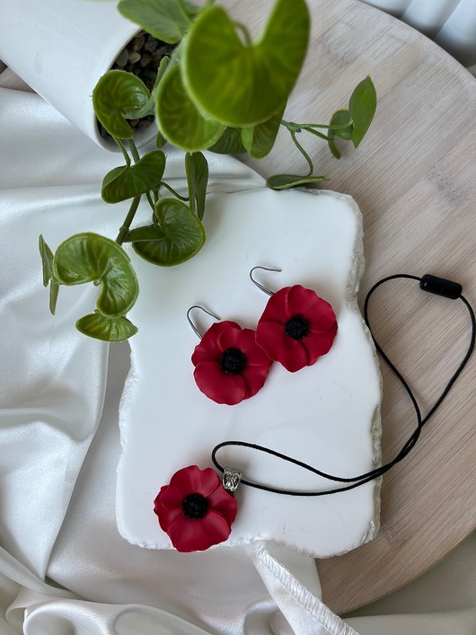 komplet biżuterii Zestaw Kolczyki i naszyjnik (choker) maki z gliny polimerowej. Handmade