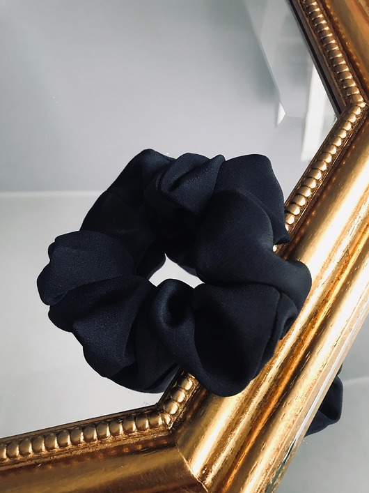 gumki do włosów Silk scrunchie - black crepe
