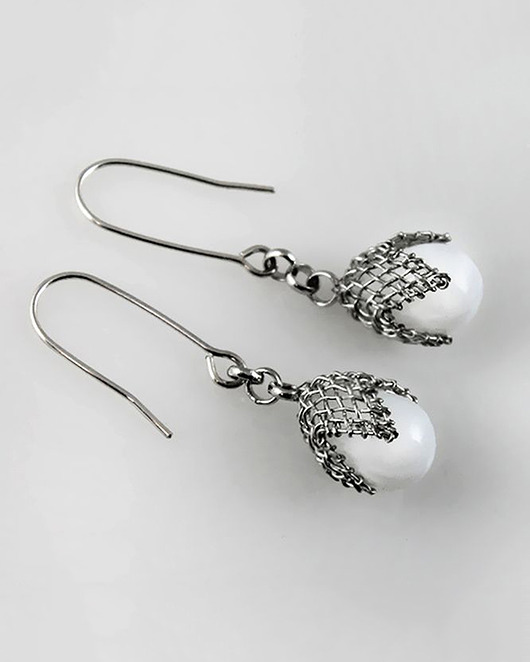 kolczyki wire wrapping Białe w siateczce - kolczyki (lub klipsy)