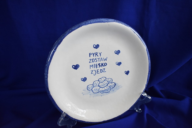patery i talerze Talerz ceramiczny na ciasto "Pyry zostaw mięso zjedz"