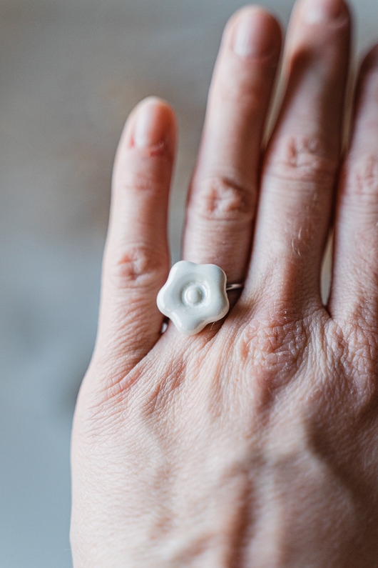 pierścionki - różne Pierścionek regulowany BLOOM