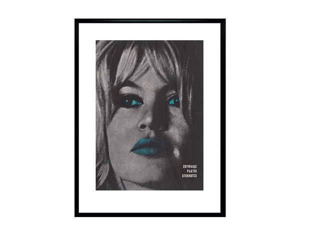 plakaty Plakat Oprawione zdjęcie prasowe Brigitte Bardot "Zrywając płatki stokrotce",...