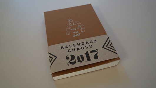   Kalendarz Chaosu 2017 z rysunkami Antka Wajdy Tajne Komplety