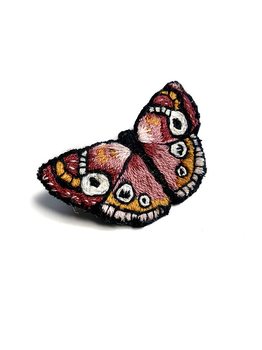 broszki Broszka UNIKAT - ręcznie haftowany, różowy motyl