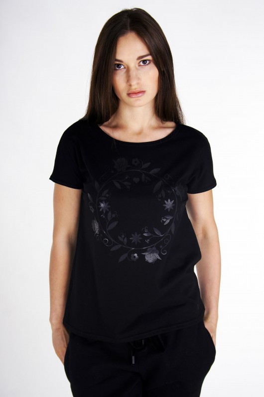 T-shirt Black z połyskujacym nadrukiem  Karolina Marczuk