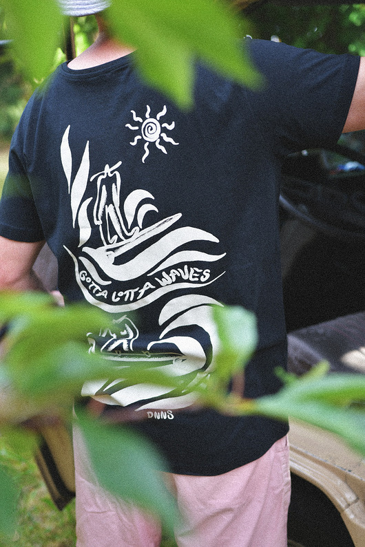 t-shirty męskie Czarny długi T-shirt Gotta Lotta Waves